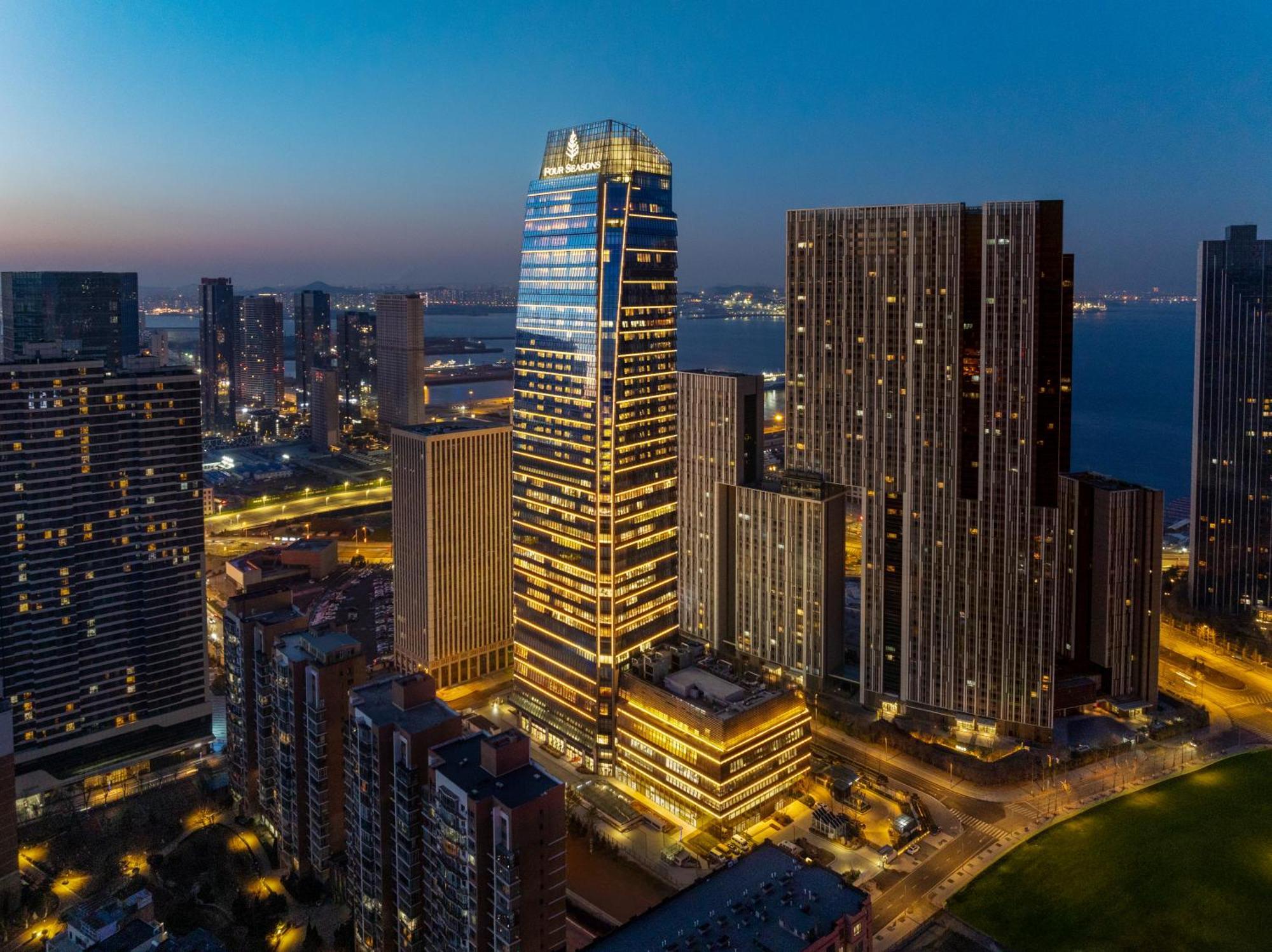 Four Seasons Hotel 大連市 エクステリア 写真